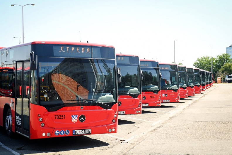 UKIDAJU SE STARA I UVODE NOVA PRIVREMENA STAJALIŠTA Linije javnog prevoza menjaju trasu zbog radova u ovom delu grada