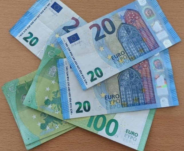 SVI DAJU POGREŠNE ODGOVORE Koliko novca vidite na slici - ne , zalećite se,  nije 360