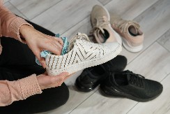 PATIKE VAM SMRDE NA ZNOJ Ne mora odmah veš mašina, samo ubacite jednu namirnicu i neprijatan miris nestaje za tren