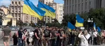 NAROD NA ULICAMA UKRAJINE BESAN, POZIVAJU TRAMPA U SPAS Blokiran centar Kijeva (VIDEO)