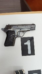 KRENULO HAPŠENJE TERORISTA! U automobilu pronađeno oružje za atentat – pištolj sa obrisanim brojem i kutija municije! (FOTO)