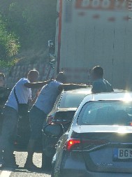 OVAKO JE POLICIJA SPREČILA TERORISTE BLOKADERE: Pogledajte kako su ih uhvatili i šta su jednom pronašli u stanu! (FOTO)