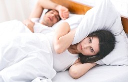 JEDNOSTAVNA VEŽBA ZAUSTAVLJA HRKANJE NA DUŽE STAZE Treba vam samo 30 sekundi dnevno - posle treće noći primetićete poboljšanje