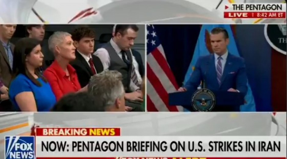 "UZMI LOPATU I KOPAJ" Američki ministar napao novinare, Tramp oduševljen: "Ovo je najbolja pres konferencija ikada!" (VIDEO)