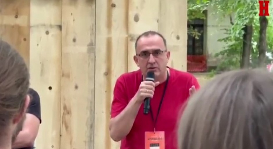 BEZOBRAZLUK I IZDAJA U JEDNOM! Gruhonjić prenosi brutalnu poruku blokadera protiv Srba i naše istorije:  "Odje*ite, istorija Srbije nas ne zanima! (VIDEO)