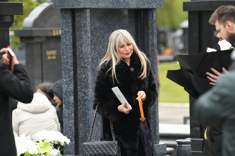 SUZANA SE RASULA U KOMADE! Grca u suzama i jedva priča: "Sašu sanjam svaki dan, ćerka ne može da dođe...."