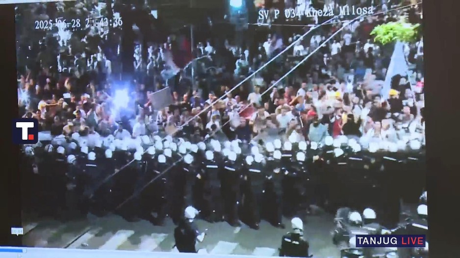 "NJEMU ZASTAVA SLUŽI KAO MOTKA": Vučić o blokaderima i kriminalnom protestu na Vidovdan