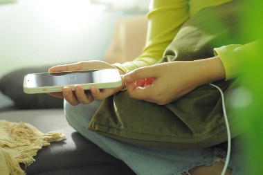 KAKO DA BEZBEDNO PUNITE TELEFON NA PUTOVANJIMA? Nikada nemojte da radite ovo - lako možete postati žrtva hakera