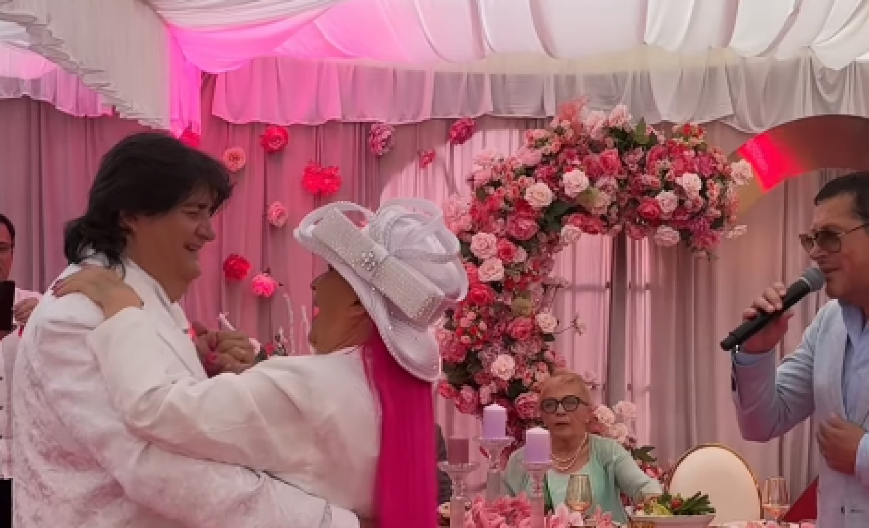 REČI PESME GAĐAJU PRAVO U SRCE Prvi ples Zorice i Kemiša naterao suze na oči zvanicama