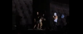 HAOS NA NASTUPU POZNATOG REPERA Devojka se popela na scenu, pa uradila ovo, obezbeđenje hitno reagovalo!  (VIDEO)