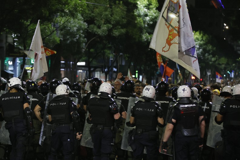 "ŽUTA" SUDIJA KSENIJA MARIĆ ODBILA DA ODREDI PRITVOR DVOJICI NAPADAČA NA POLICIJU