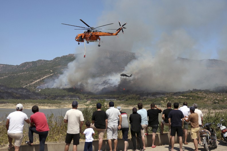 GORI TURSKA, VIŠE OD 50.000 LJUDI EVAKUISANO Panika širom zemlje, nadležni na terenu (FOTO/VIDEO)
