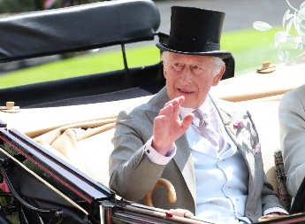 BOŽE OPROSTI, ONI VEĆ SVE ISPLANIRALI Evo kako će izgledati sahrana kralja Čarsla i da li će se sinovi pojaviti