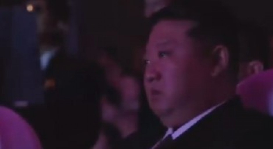 KIM DŽONG UN SE GUŠI U SUZAMA, SVE SNIMLJENO JAVNO Sve zbog Ukrajine i Rusije (VIDEO)