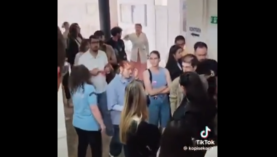 BLOKADERI UPALI NA KLINIKU, MALTRETIRAJU PACIJENTE "Ovde ljudi leže bolesni, sram vas bilo!" (VIDEO)