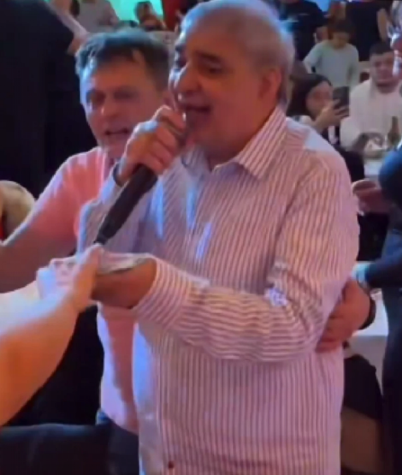 LJUBA ALIČIĆ ZBOG OVE PESME UZEO NAJVEĆI BAKŠIŠ U KARIJERI Pevača kitili novčanicama po 500 evra!