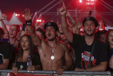 HRVATI U CRNOM U DELIRIJUMU! Ustaštvo se vratilo! Najveći fašistički skup od Drugog svetskog rata, a Evropa ćuti ko zalivena