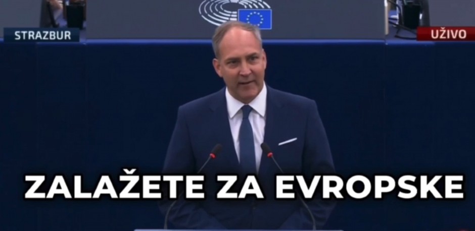 POGLEDAJTE KAKAV USTAŠA DRŽI LEKCIJU SRPSKIM BLOKADERIMA Oni mu se smeškaju i pozdravljaju ga: Tompsonov koncert otkrio sve!