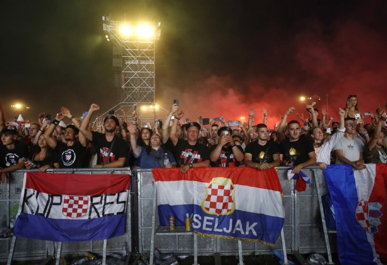 "HRVATSKA JE DEMOKRATSKA I EVROPSKA ZEMLJA" Hrvatski ministar unutrašnjih poslova PONOSAN na koncert Tompsona na kom je veličano ustaštvo (VIDEO)