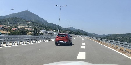 PUT KAO PISTA! Prva vozila na novoj deonici auto-puta Miloš Veliki krenula u 12 časova