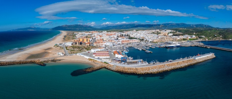 PRELEPA DESTINACIJA NA SAMOM JUGU ŠPANIJE JE PRAVI RAJ NA ZEMLJI Peskovite plaže pune vetra surferi obožavaju, a sve više turista otkriva čari ove jedinstvene regije
