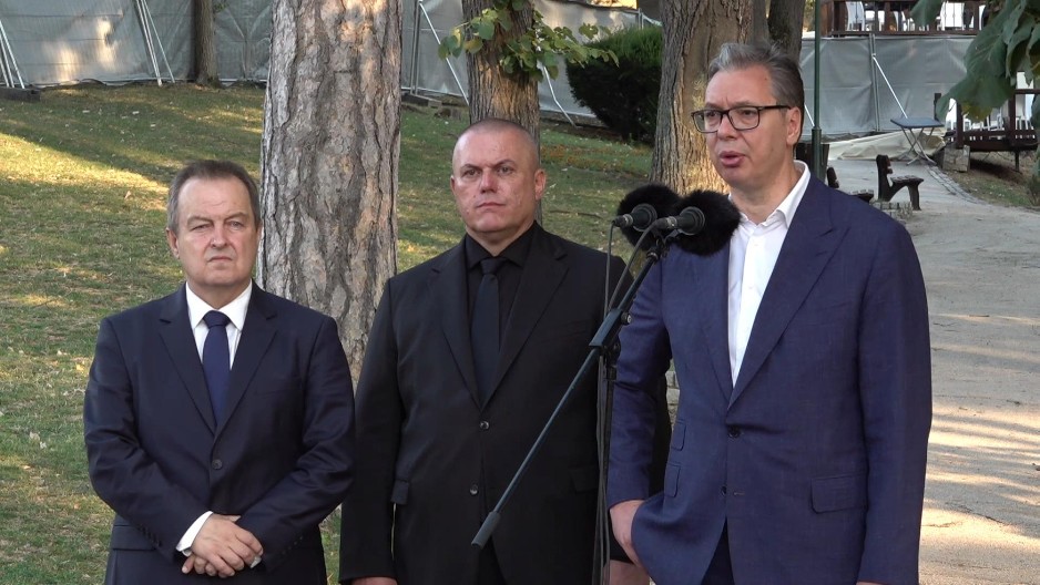 VUČIĆ O LAŽI DA JE PREBIJENO TROGODIŠNJE DETE "To je montruozna izmišljotina! Ko može da veruje u tako nešto?"