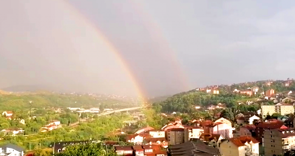 REDAK FENOMEN NA NEBU Građani zastali da pogledaju! Nisu mogli da veruju šta vide (VIDEO)