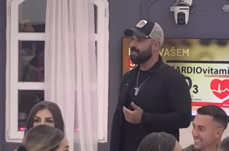 "U FINIŠU I KONJI LIPŠU!" Lukin otac brutalno isprozivao Aneli Ahmić, pozliće joj zbog njegovih reči