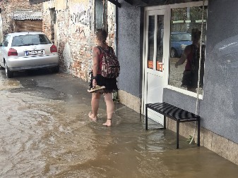 KATAKLIZMIČNE SCENE NA DUŠANOVCU! Marinkova bara se pretvorila u jezero (VIDEO)