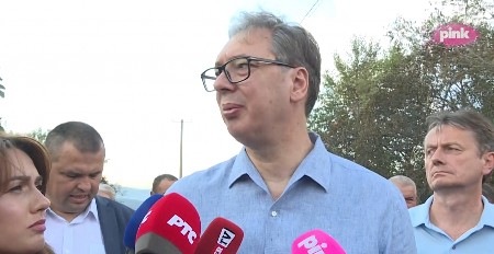 "DRŽAVA JE TO DA POMOGNE U NEVOLJI, A NE DA SE NEKO NAD NJOM IŽIVLJAVA" Vučić: Kada vidite uništene voćnjake, srce vam se slomi!