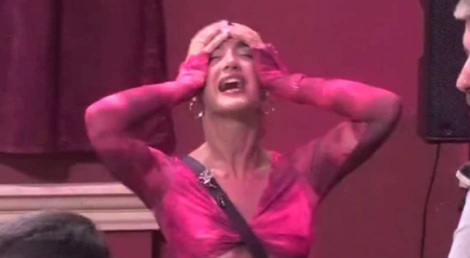 HVATA SE ZA GLAVU, URLA, VRIŠTI! Anđela Đuričić ne zna šta ju je snašlo pred zoru (VIDEO)