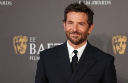 BREDLI KUPER OBOŽAVA OVAJ KULTNI FILM IZ SEDAMDESETIH Reč je o napetom trileru u kom jedna stvar kreira posebnu atmosferu