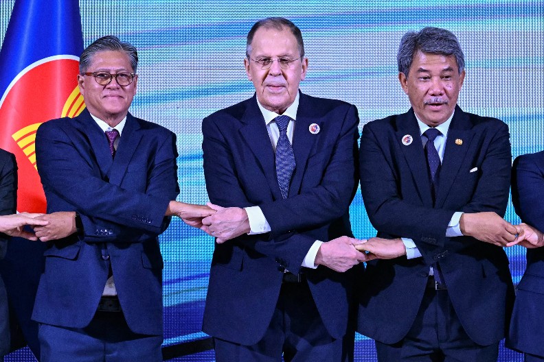 LAVROV ZAPALIO PLANETU "Teška situacija u svetu..."