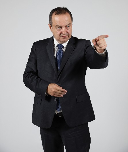 "NIJE PRVI PUT DA N1 I NOVA S RUŠE UGLED POLICAJACA" Dačić: Oni su profesionalci i čuvaju red uprkos napadima!