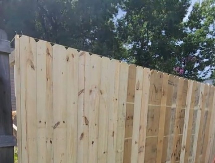 ZARATILI SA KOMŠIJOM OKO OGRADE Usledila brutalna OSVETA, snimak eksplodirao na mrežama! (VIDEO)