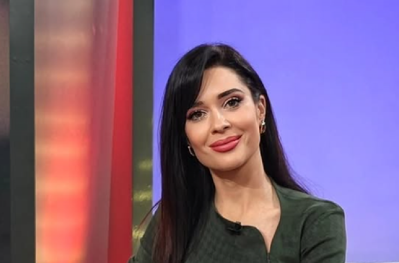 VODITELJKA RTS-A U NIKAD IZAZOVNIJEM IZDANJU! Ivana pokazala liniju zbog koje svi bruje, komentari se samo nižu (FOTO)