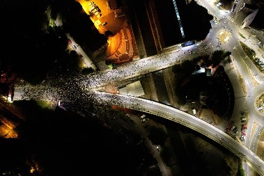 BLOKADERI U UŽICU PUKLI K'O ZVEČKA! Evo koliko ih je na protestu, totalni fijasko! (FOTO)