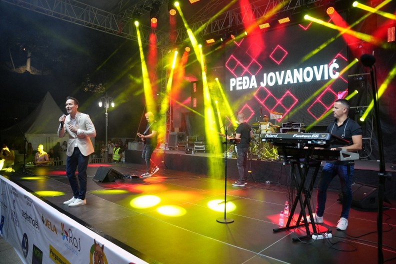 OTVOREN 21. VRNJAČKI KARNEVAL KONCERTOM PEĐE JOVANOVIĆA