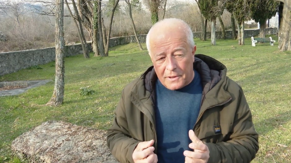 SIGURNA JEDINO NA GROBOVIMA: Zašto je ćirilica pismo drugog reda u Crnoj Gori, iako je po Ustavu ravnopravna