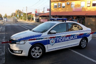 TERETNJAKOM PROBIO POLICIJSKU BLOKADU KOD ŽITIŠTA Uhapšen nakon potere, oštetio dva službena vozila