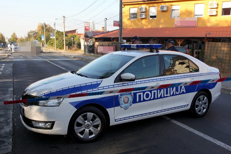 TERETNJAKOM PROBIO POLICIJSKU BLOKADU KOD ŽITIŠTA Uhapšen nakon potere, oštetio dva službena vozila