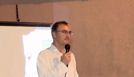 "PRŽI, PRŽI, PRŽI, SPRŽIĆEMO IH!" Pomahnitali nastup Jova Bakića - urlao u Krnjači, pa priznao: Mi nismo normalni (VIDEO)