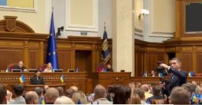 ZELENSKI SE POSVAĐAO SA POSLANIKOM USRED SEDNICE Haos u Radi (VIDEO)