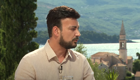 PRETUČEN GRADONAČELNIK BUDVE U BRUTALNOJ SAČEKUŠI: Trojica muškaraca ga pretukla usred bela dana! Policija odmah reagovala