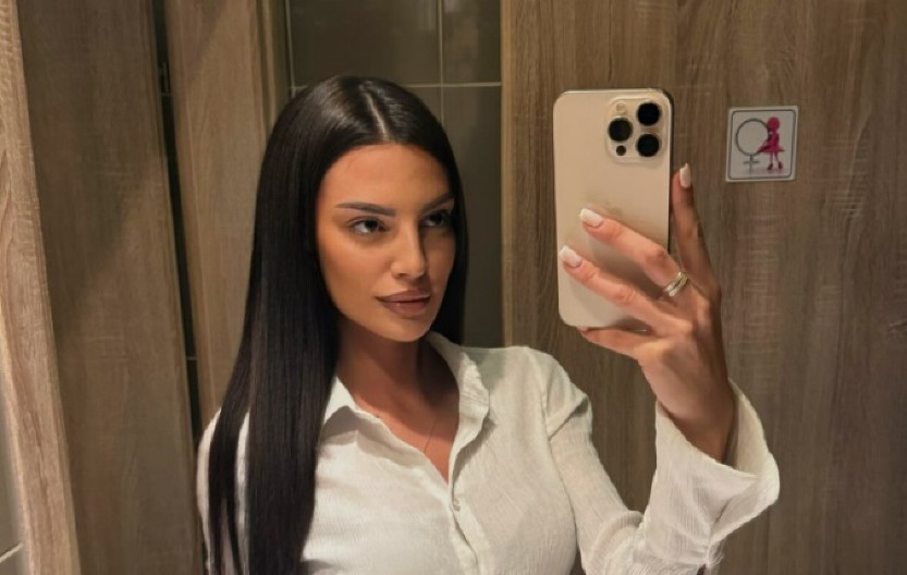 BILA SA NAŠIM PEVAČEM, DOBILA DETE, A ONDA NESTALA! Evo gde je danas i kako izgleda Tara Simov (FOTO)