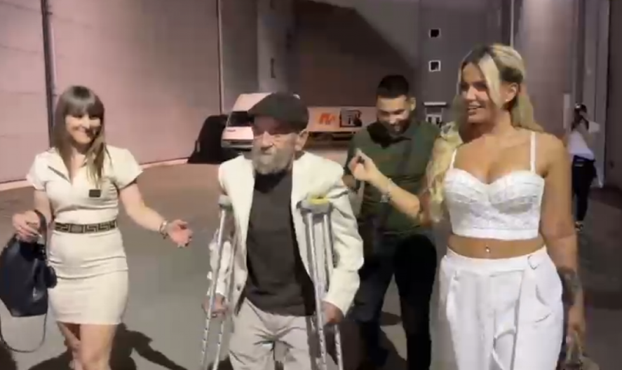 MATORA NE SLUTI ŠTA JOJ SE SPREMA! Njen otac na štakama došao u Šimanovce, a tu je i sestra koja se godinama krije od javnosti (VIDEO)