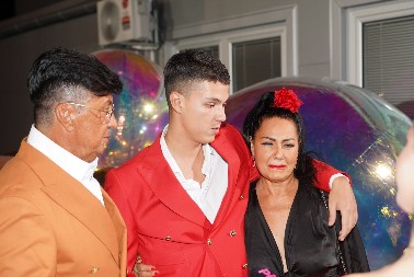 NIKO NE VERUJE DA JE ZLATA URADILA OVO KADA SU SE KAMERE UGASILE! Svi iznenađeni potezom pevačice na finalnoj večeri Elite 8! (VIDEO)