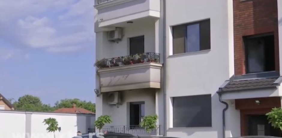 UMALO NASTRADALI ZBOG ELEKTRČNOG BICIKLA Detalji požara u Surčinu u kojem su povređene  dve bebe i devojka