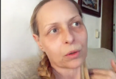 ZABRINULA JAVNOST NAKON OČEVE SMRTI Čkaljina unuka priznala: "Mentalno nisam dobro"