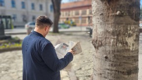 "MUŠKARCI PROVERAVAJU I DA LI IM JE VERNA LJUBAVNICA" Šumadijski Šerlok Holms otkriva koje usluge Srbi najviše traže